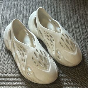 Used Mens Size 7 Adidas Yeezy Foam Runner RNNR Ararat Foamrunner